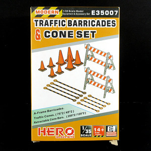 ヒーローホビーキット 1/35 交通バリケードとコーンセット (HERO 1/35 TRFFIC BARRICADE & CONE SET)