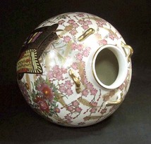  ★☆豪華絢爛・薩摩金彩.茶壷★金雲に御所車・枝垂桜に牡丹.菖蒲絵が見事な一品★高台に薩摩文字★胴径27㎝×高さ32㎝★無傷・箱無☆★_画像8