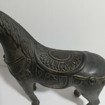 ビンテージ タイ製 馬の置物 ブロンズ像 高さ20.5cm×幅23cm [東洋美術 エスニック 馬 鋳物 青銅 MADE IN THAILAND]_画像3