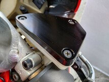 DUCATI999　純正ブレーキ・クラッチマスター用リザーバータンクキャップ　セット　新品　黒アルマイト_画像4