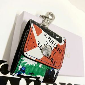 送料込●新品元箱付● Vivienne Westwood air podケースB ワールドトラベル柄 Wi-Fiイヤホンケースヴィヴィアンウエストウッド ビビアン