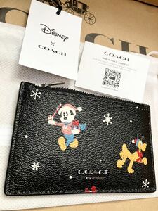 送料込●新品●COACH X ディズニー100周年コラボ ZIPカードケース 小物入 ミッキー×プルート ホリデイプリント2023年コラボ新作