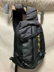 極美品 patagonia アトム 8L Atom ワンショルダーバッグ ボディバッグ スリング surf