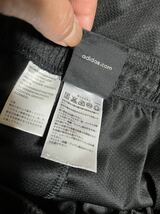 美品adidas黒、白（光沢有り）ロゴ白（刺繍）ライン白３本ストレッチパンツ　サイズL_画像6