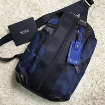 1円 極美品 TUMI トゥミ メンズ ボディバッグ モントレー スリング ショルダー 迷彩 カモフラ ナイロン レザー 本革 ブラック 黒 ブルー 青_画像1