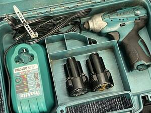 【中古品】makita マキタ 10.8V 充電式インパクトドライバ TD090D バッテリー2個(10.8V 1.3Ah) 充電器付き 電動工具 締め付け 1106