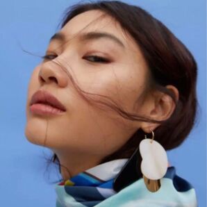 シェルゴールドブラックピアス新品B品