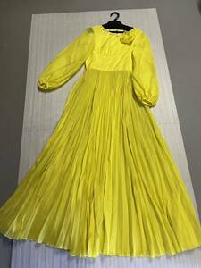  beautiful goods * presentation / musical performance ./ chairmanship / party / Mai pcs * yellow + pleat * long dress * sleeve attaching 