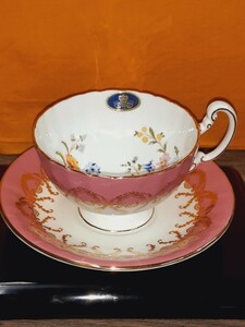 . beauty . color. floral print & butterfly design England antique 1775 year establishment Britain .. purveyor Aynsley cup & saucer with logo paper case box 