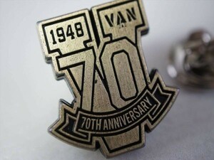  ★送料無料!! VAN JAC ヴァンヂャケット70th ANNIVERSARY レタードワッペンタイプ ピンバッジ/真鍮 ブロンズ 仕上げ★