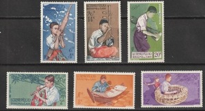 ＜民族楽器＞　６種完　ラオス　１９５７年　未使用ＮＨ（ヒンジ跡なし）