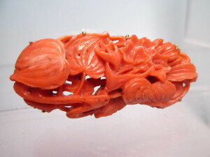 【江月】アンティーク・K18 本珊瑚 水紋に華彫刻の帯留め 9,11g