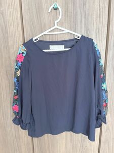 TOCCO closet トッコクローゼット 長袖刺繍デザインブラウス