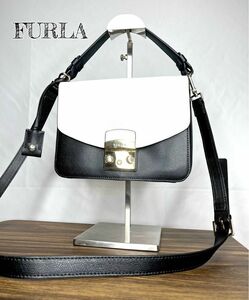 美品★ FURLA フルラ レザー ショルダーバッグ　 白　黒 メトロポリス　2wayバッグ ハンドバッグ 斜めがけバッグ