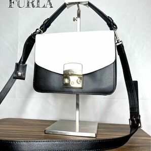 美品★ FURLA フルラ レザー ショルダーバッグ　 白　黒 メトロポリス　2wayバッグ ハンドバッグ 斜めがけバッグ