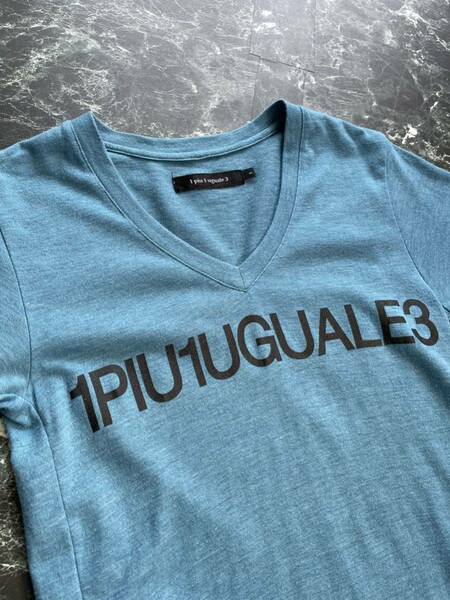 1PIU1UGUALE3 VネックTシャツ　ウノピュウ　サイズ1 ロゴ