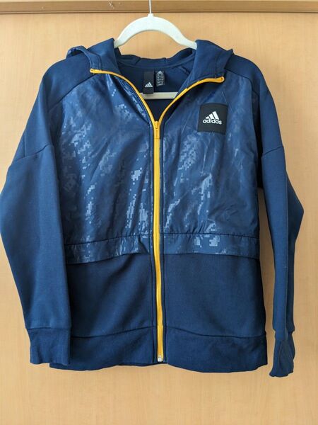 adidas サイズ160 ジップアップパーカー