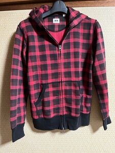 ジップアップパーカー　UNIQLO