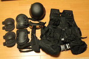 ◆サバゲー 装備 黒 ブラック ヘルメット ベスト ホルスター プロテクター ゴーグル◆装備品◆(検)警察 SWAT ハロウィン
