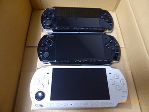 【送料無料】SONY PSP本体（PSP-3000) ３台　※通電・ソフト読取り確認してますが、ジャンクで出品します！