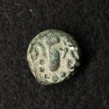 古代インド チャウルキヤ朝「ガッドヘイヤ・パイサ」銅貨（800-950年前後）[E2100] コイン_画像1