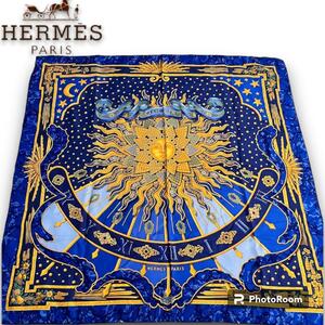 美品　HERMES　エルメス カレ90 カーぺディエム 今日一日楽しむ　その日を摘め　シルク100％　スカーフ　ブルー　セレブ　エレガント