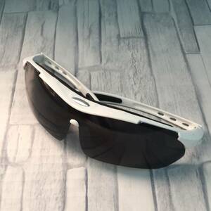  sports sunglasses polarizing lens cycling black white frame bicycle sport Drive sunglasses extra attaching good-looking black white 