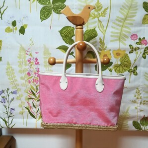 4℃(ヨンドシー)ストロベリー色の手提げバッグ