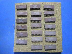 集積回路 10415ADC 20個 米軍補修用放出品 23102８－10