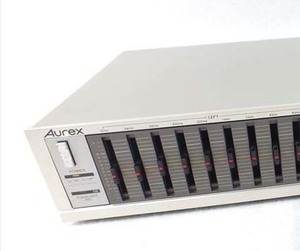 Aurex オーレックス EQ-E30　入力出力系統の多い、実用向けで実力重視東芝の技術力高い