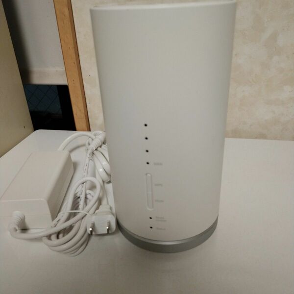 新品同様の美品 au SPEED Wi-Fi Home LO1