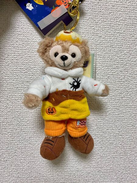 ② 上海ディズニーハロウィン ダッフィーぬいぐるみキーチェーン 写真の子
