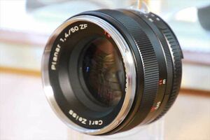 オールドレンズ Carl Zeiss Planar T* 50mm F1.4 ZF 【中古】