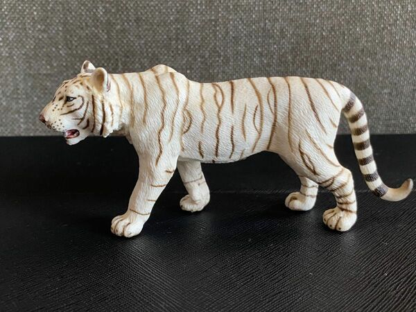 シュライヒ　Schleich ホワイトタイガー　フィギュア　虎