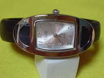 KRISTINE　女性用腕時計　角型　ブレスレットタイプ_画像1