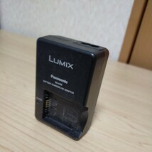 送料無料即決　 Panasonic DE-A49 純正 バッテリー充電器 パナソニック Lumix DMW-BLB13 用 _画像1