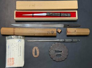◆日本刀　短刀　在銘　表：吉光　長さ 20.0cm　刀身重量約88g　小柄　鍔　ツバ　セット◆KN