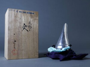 Art hand Auction 名工 甲冑師 加藤一冑 作 蒲生氏郷 ｢鯰尾の兜｣ 戦国武将 ミニ兜 ミニチュア兜 兜飾り 五月人形 端午の節句, アンティーク, コレクション, 武具, 甲冑(兜, 鎧)