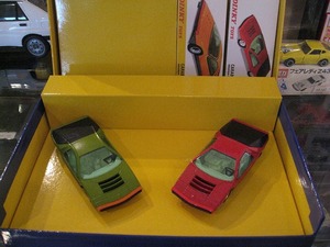  prompt decision possible * Italy buy reprint DINKY collector BOX1/43 Alpha Romeo kalabo Bertone 2 pcs set red / green *