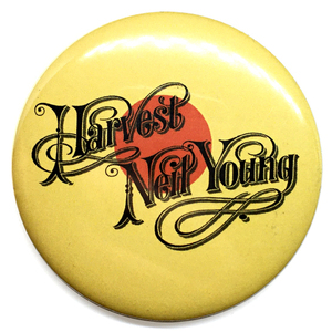 デカ缶バッジ 58mm Neil Young ニールヤング Harvest 1972名盤 Buffalo Springfield Crosby Stills Nash & Young