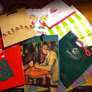 おまとめ紙袋１３袋　　　　　　鉄腕アトム、クリスマス、wittamer、銀座千疋屋etc