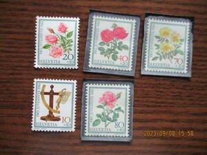 バラの切手ーベル・ポーチュギーほか　5種完　未使用　1982年　スイス連邦共和国　F/NH　裏糊に小難あり