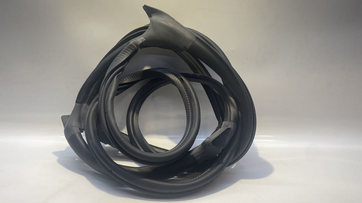 シボレー　カマロ　1993〜2002y 1993年　運転席側　ウェザーストリップ