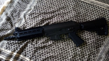 【中古・美品】CYMA CM001CBK SIG 556 SWAT SBR フルメタル電動ガン BK_画像1