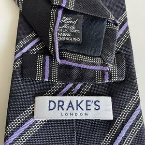 Drake's（ドレイクス） ブラックネイビー紫ストライプネクタイ