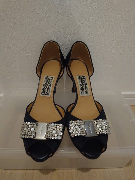 《Ferragamo フェラガモ》希少デザイン ビジューリボンパンプス