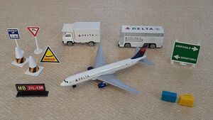 DELTA デルタ航空 AIRPORT PLAY SET 飛行機