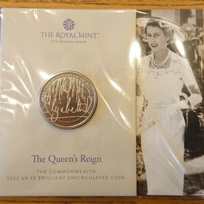2022 イギリス エリザベス二世女王 英国連邦治世70年記念 5ポンド 硬貨の画像6