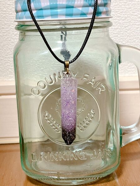 【ハンドメイド】鉱石風ネックレス 蓄光パープル レジン ハンドメイドアクセサリー