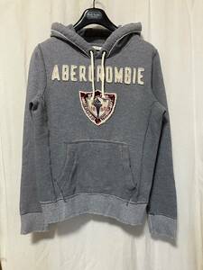 Abercrombie&Fitch アバクロンビーアンドフィッチ ロゴアップリケ/エンブレム裏起毛パーカー S 中古 右肩～腕に掛けて薄っすらやけ